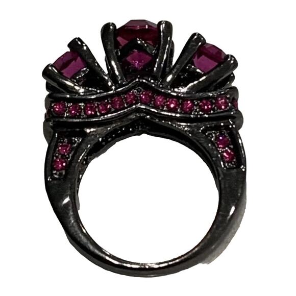 Purple Garnet 3 Stone Prong Hematite Ring, size 8 - Picture 6 of 6